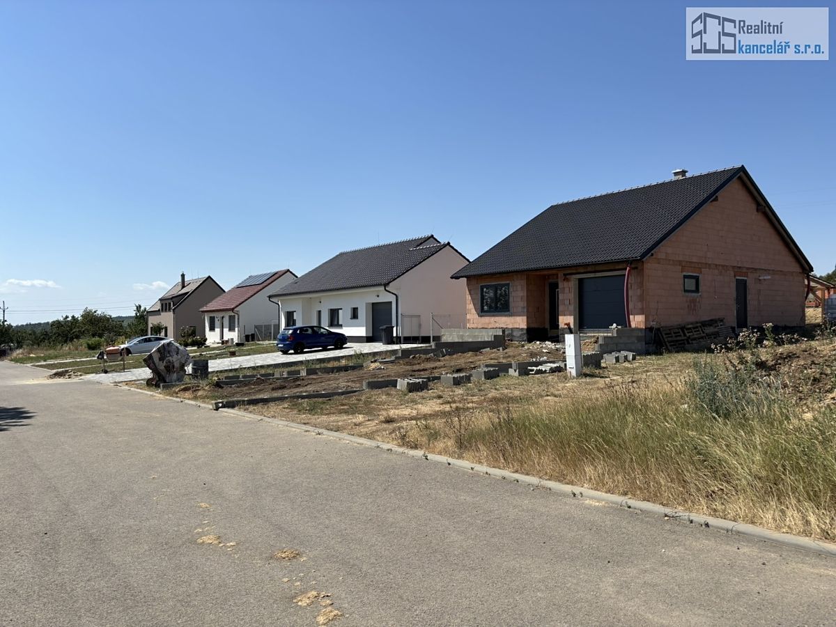 Prodej stavebního pozemku 1500 m² – fotografie 2