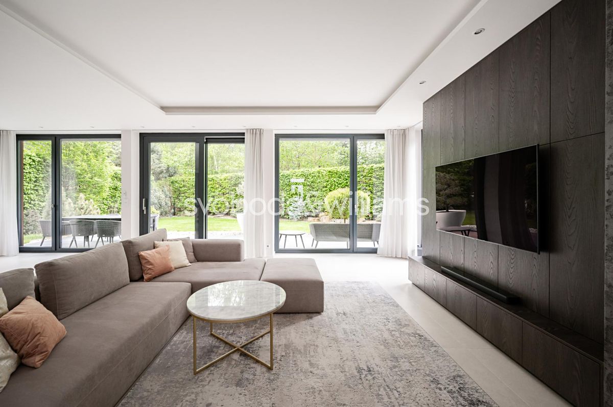 Prodej rodinného domu 204 m², pozemek 947 m² – fotografie 5