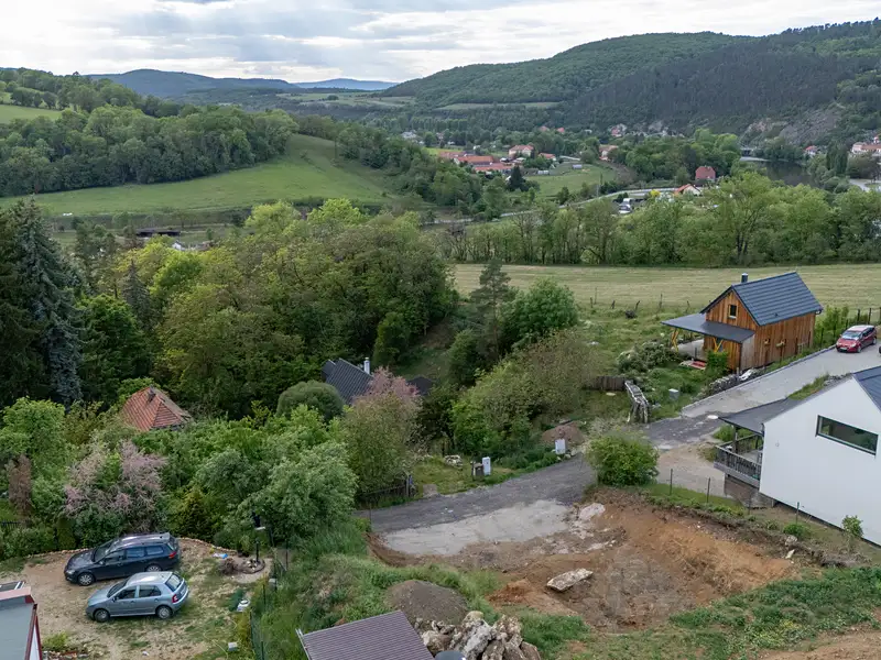 Prodej stavebního pozemku 642 m², Hlásná Třebaň – náhled fotky 2