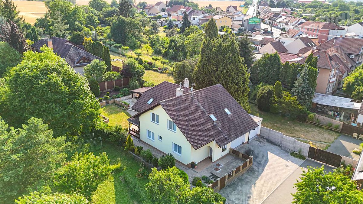 Prodej rodinného domu 300 m², pozemek 804 m²