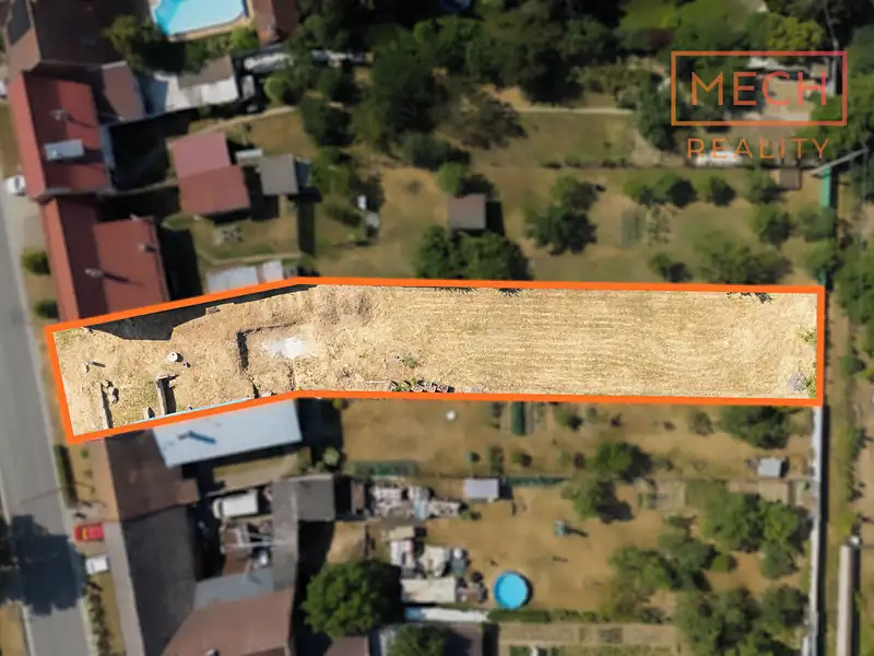 Prodej stavebního pozemku 986 m², Staré Město – náhled fotky 2