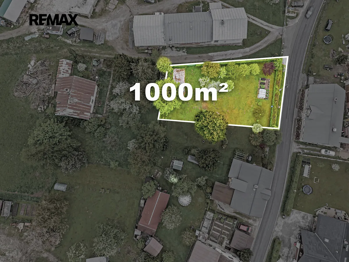 Prodej stavebního pozemku 1000 m²