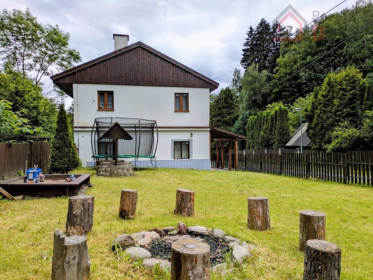 Prodej vícegeneračního domu 280 m², pozemek 512 m² – fotografie 2