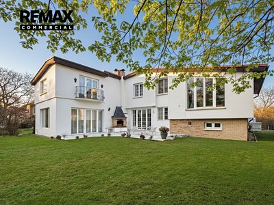 Prodej  vily 355 m², pozemek 905 m²