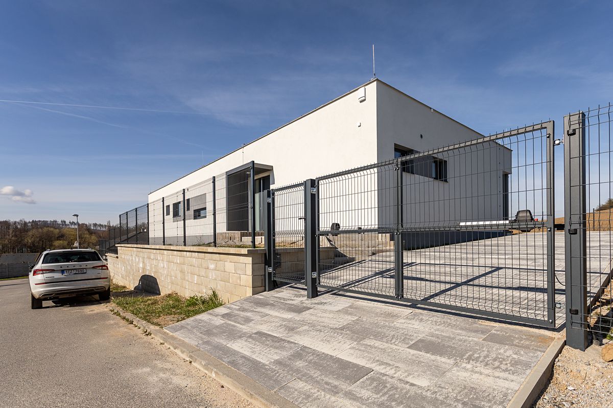 Prodej rodinného domu 224 m², pozemek 943 m² – fotografie 3