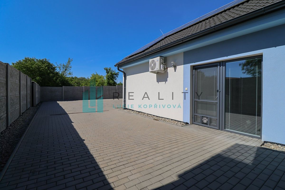 Prodej rodinného domu 106 m², pozemek 729 m² – fotografie 2