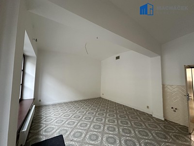 Pronájem obchodního prostoru 77 m²