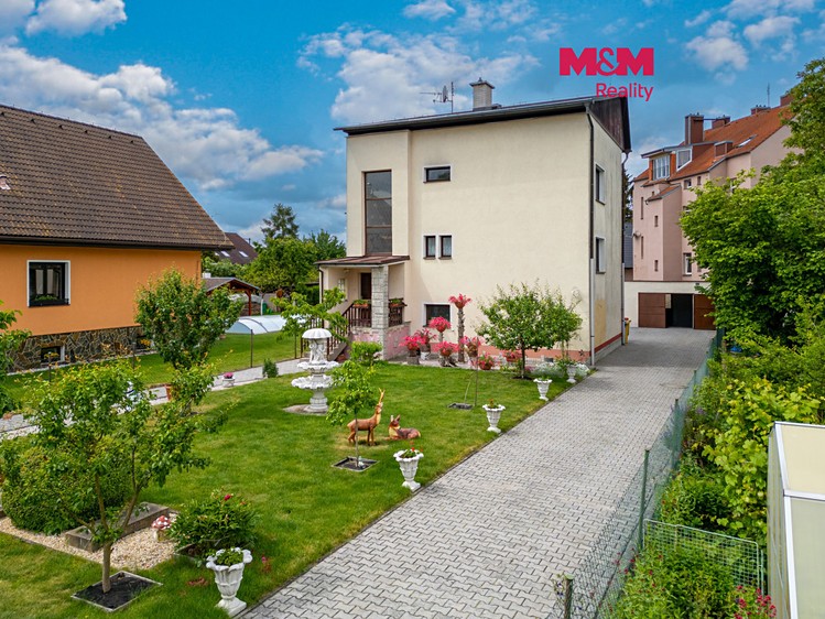 Haus zum Kauf, 318 m² (1 von 17)