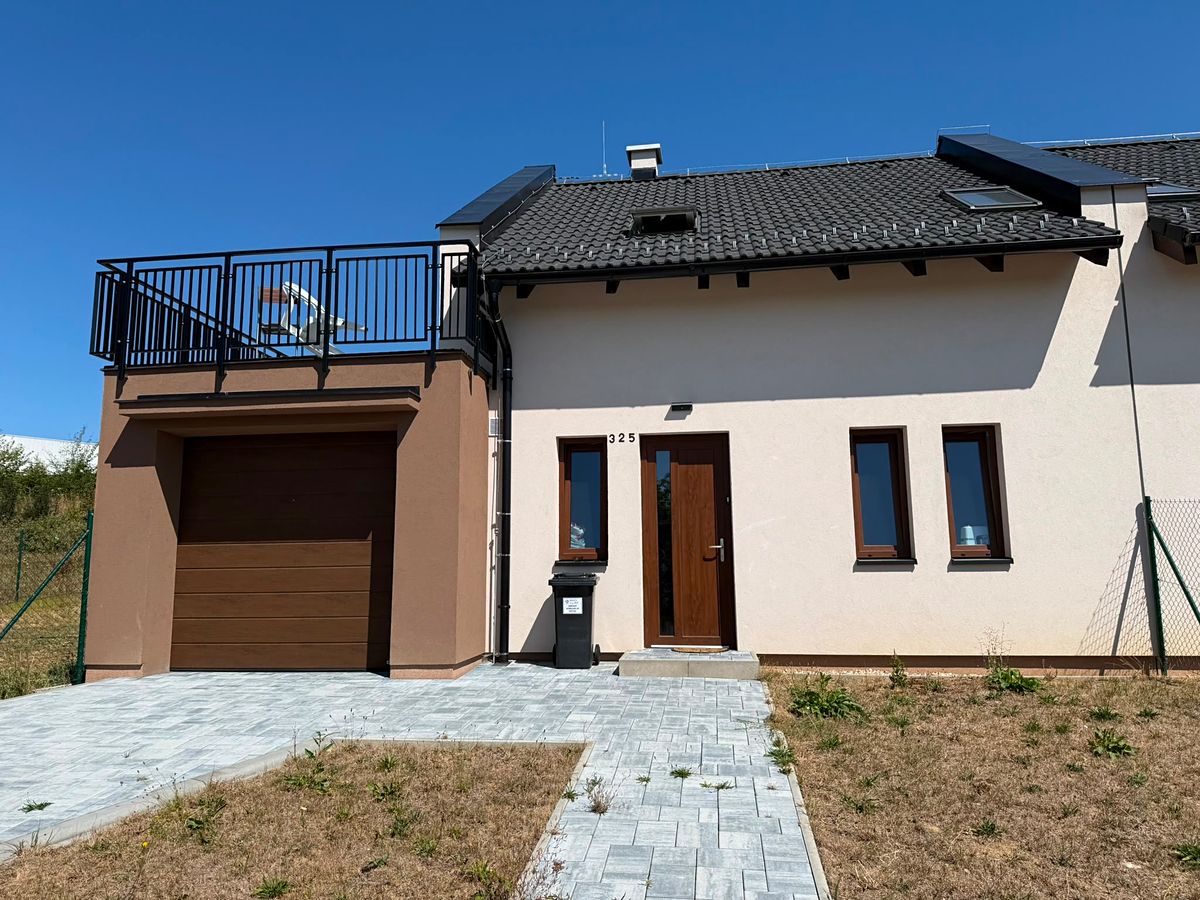 Pronájem rodinného domu 157 m², pozemek 632 m² – fotografie 2