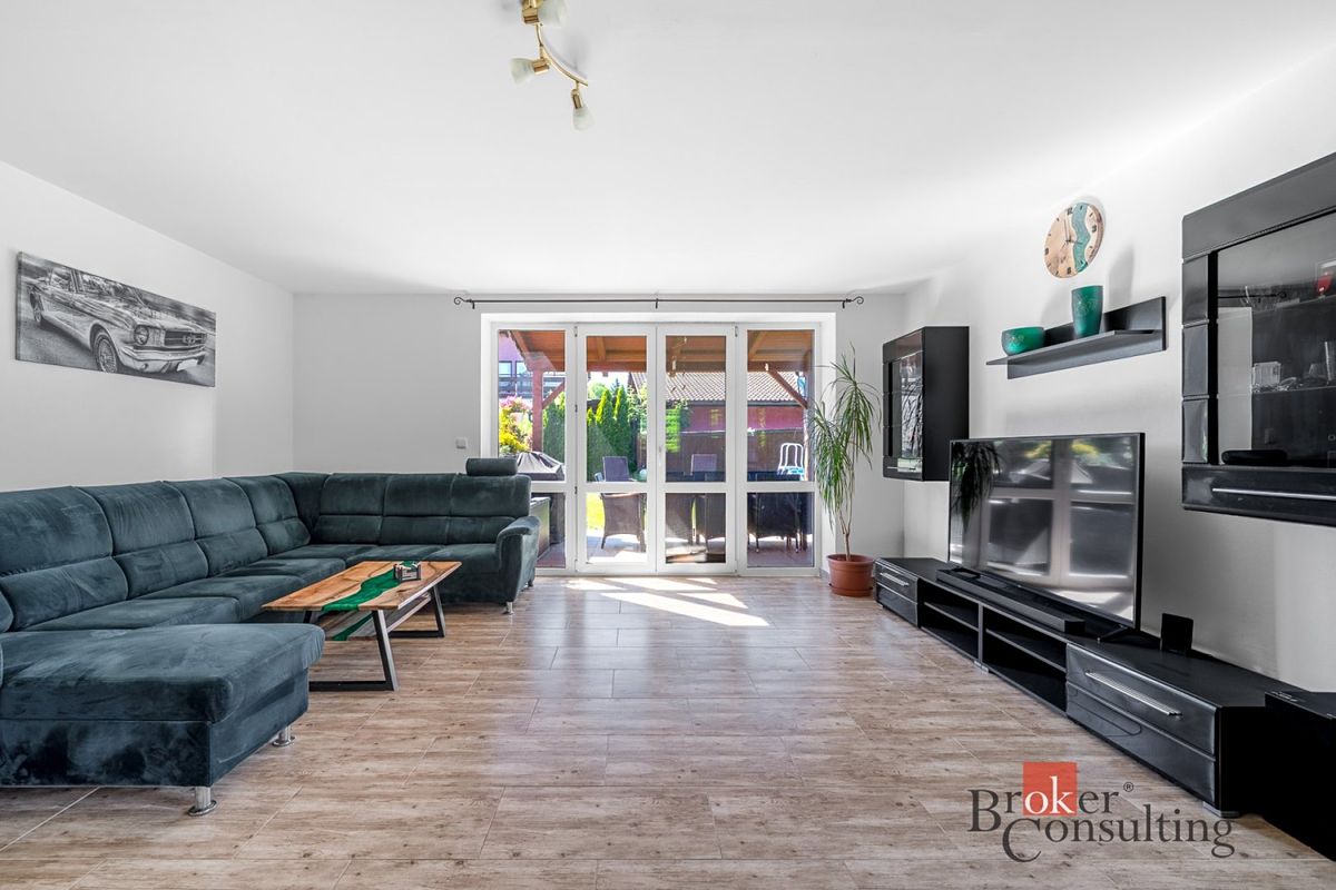 Prodej rodinného domu 222 m², pozemek 701 m²