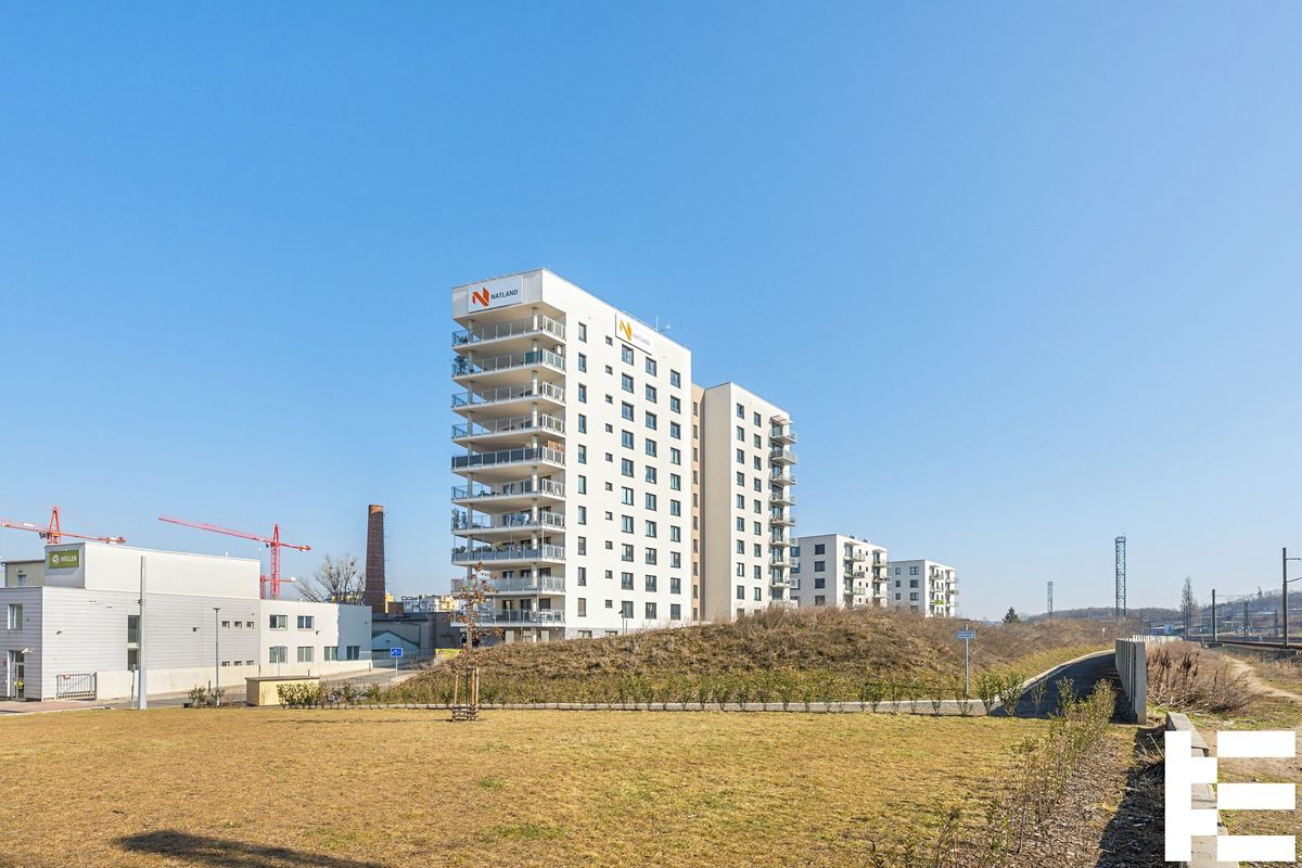 Pronájem garážového stání 60 m² – fotografie 3