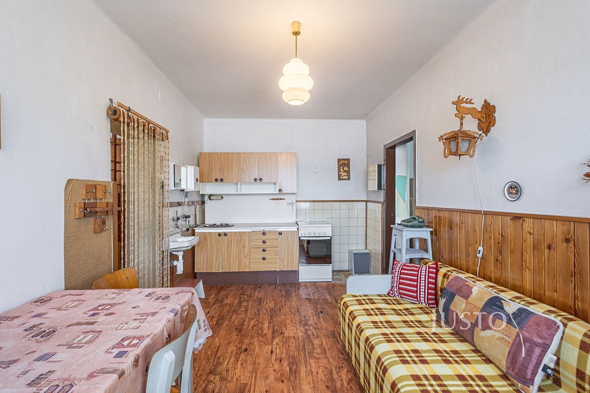 Prodej rodinného domu 203 m², pozemek 1142 m² – fotografie 5