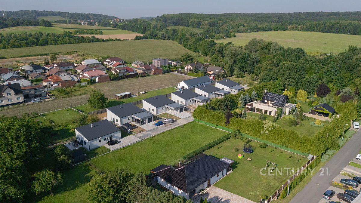 Prodej rodinného domu 158 m², pozemek 525 m² – fotografie 2