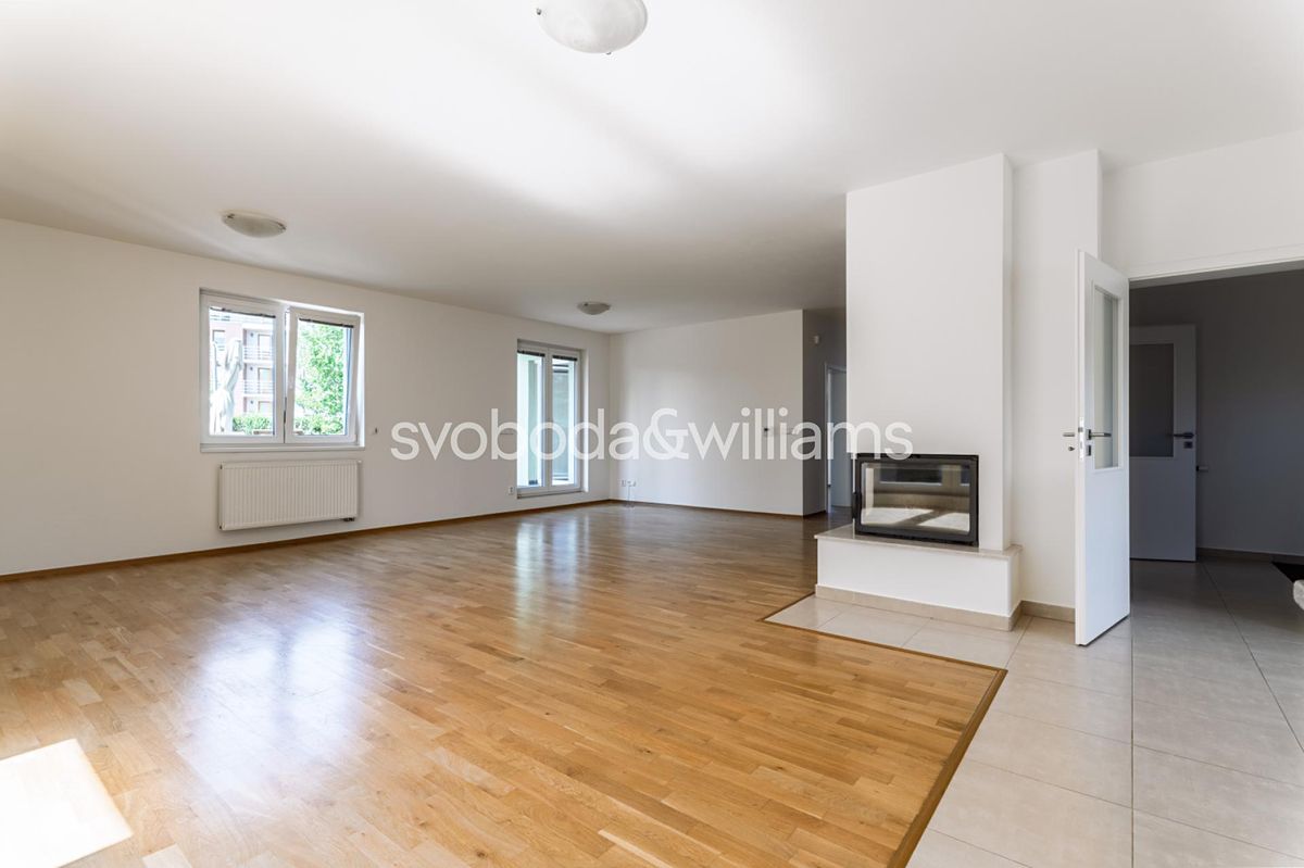 Pronájem rodinného domu 350 m², pozemek 1174 m² – fotografie 5