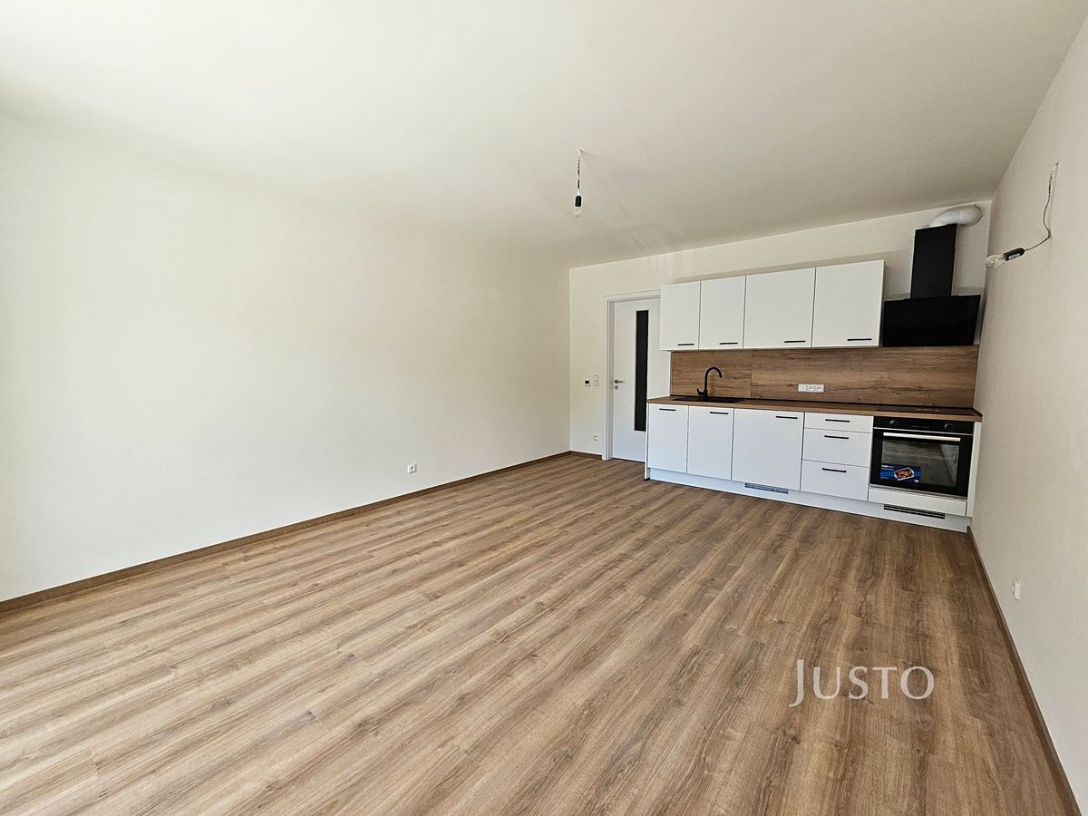 Pronájem bytu 1+kk 36 m² – fotografie 3