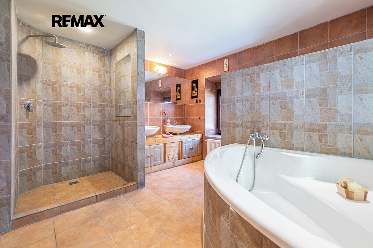 Prodej rodinného domu 192 m², pozemek 1769 m² – fotografie 3