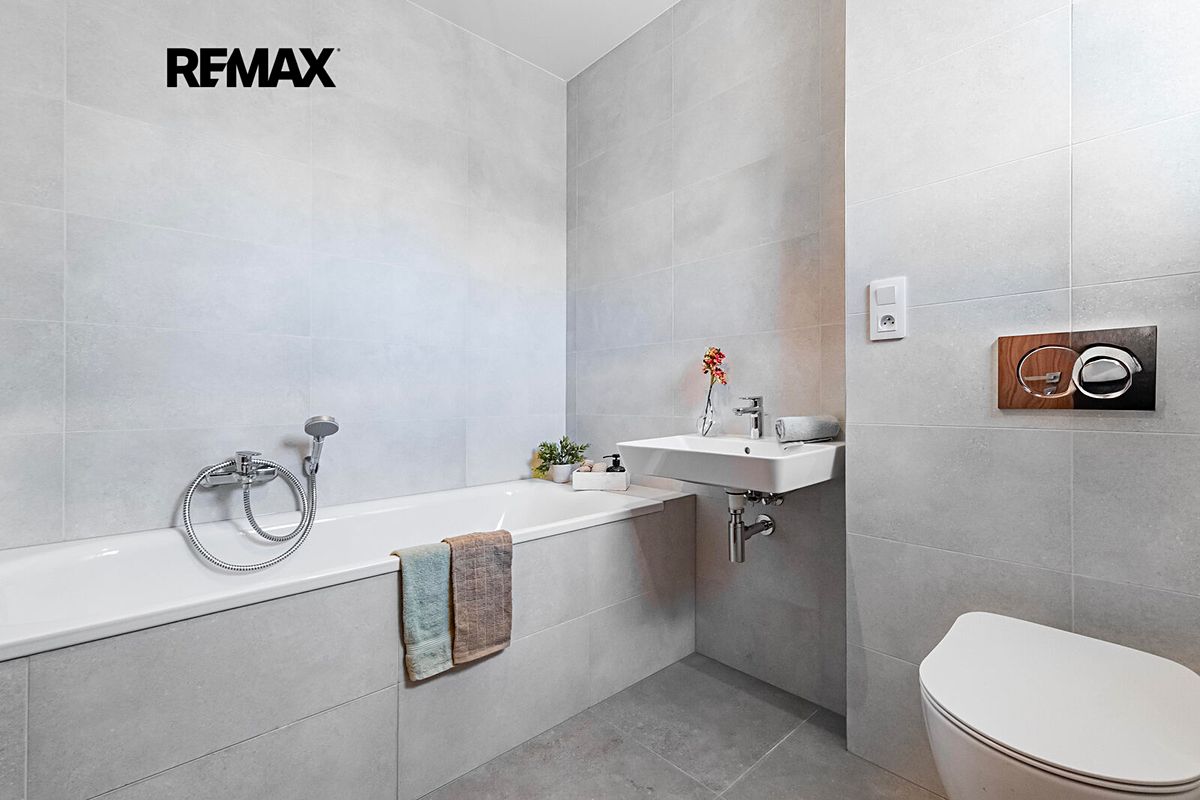 Prodej rodinného domu 171 m², pozemek 256 m² – fotografie 2