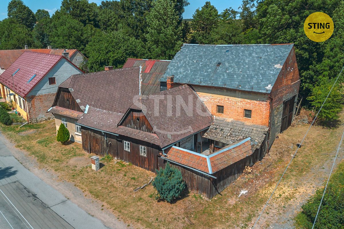 Prodej rodinného domu 300 m², pozemek 929 m² – fotografie 4