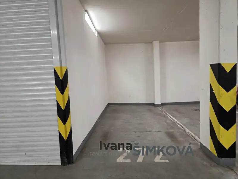 Prodej garážového stání 12 m², Praha – náhled fotky 2