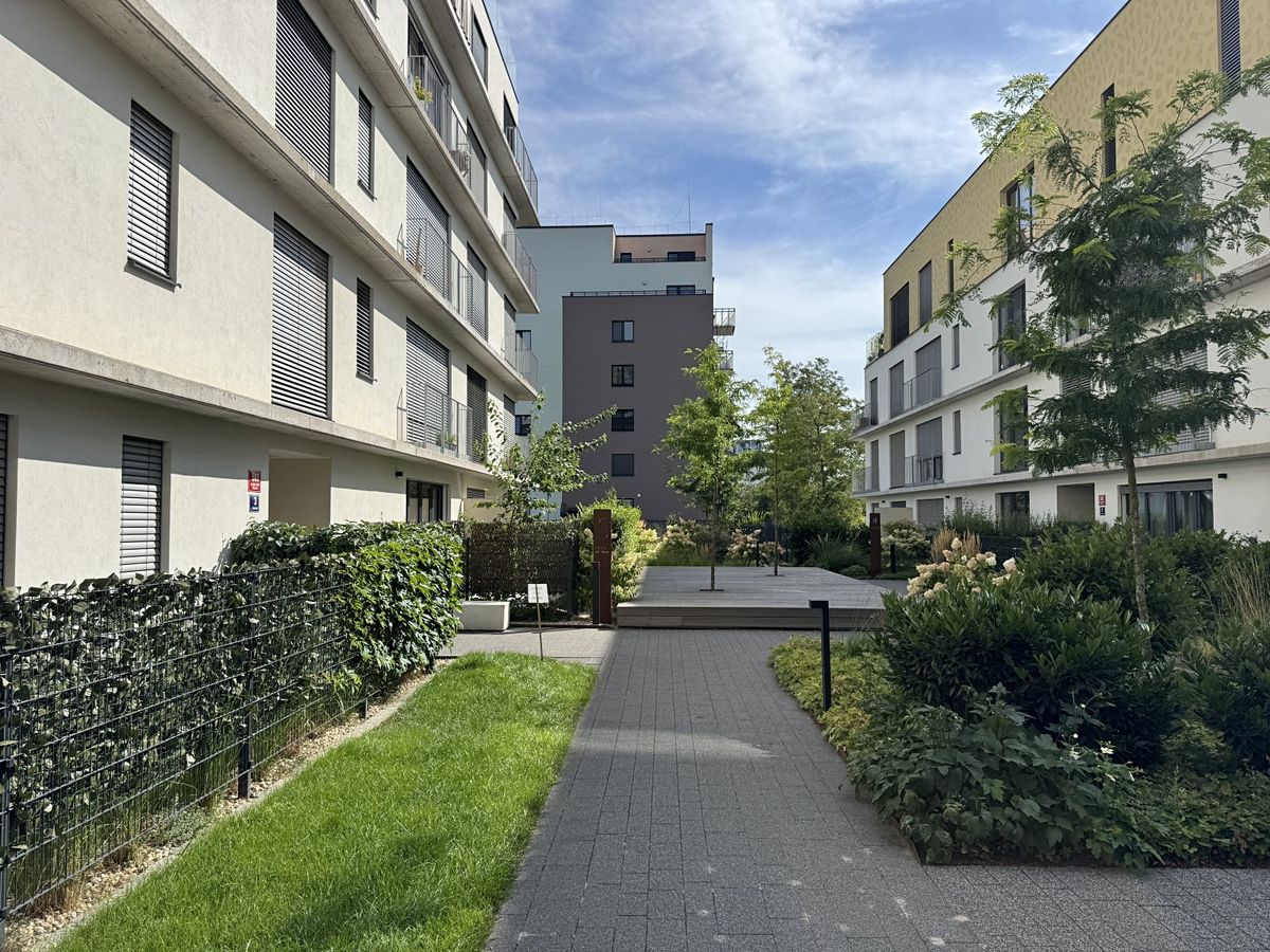 Pronájem bytu 2+kk 46 m² – fotografie 2