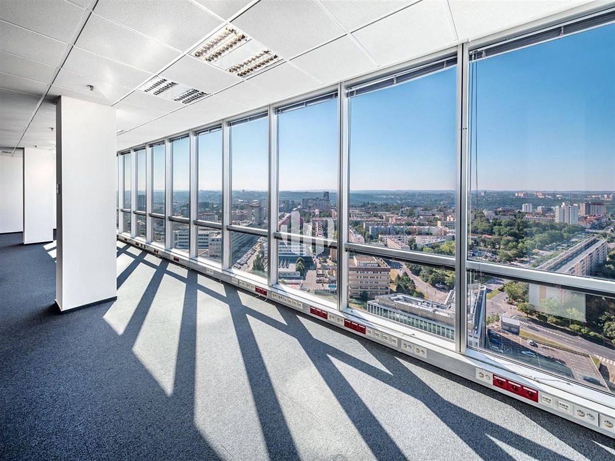 Pronájem kanceláře 173 m² – fotografie 3