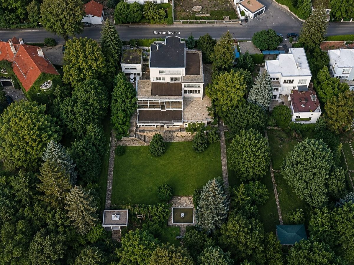 Pronájem vily 1200 m², pozemek 3532 m² – fotografie 4