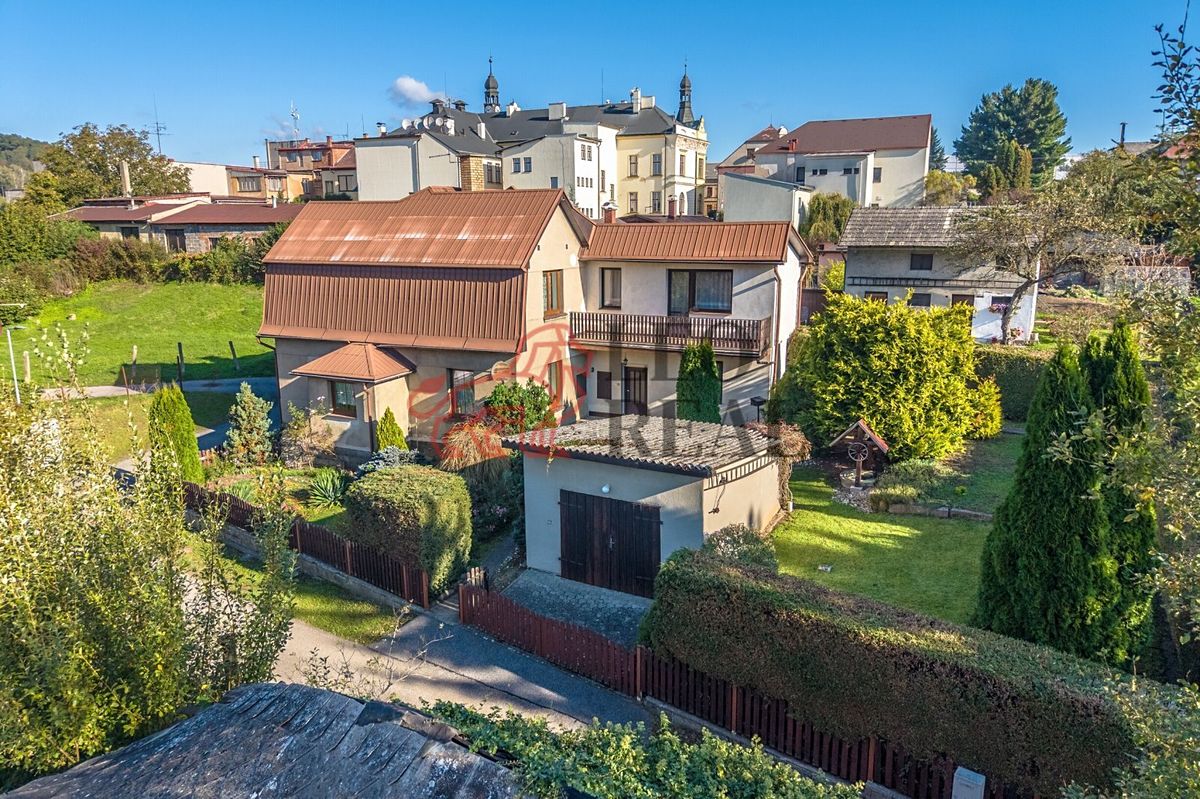 Prodej rodinného domu 250 m², pozemek 496 m², Rovensko pod Troskami – fotka 1 z 3
