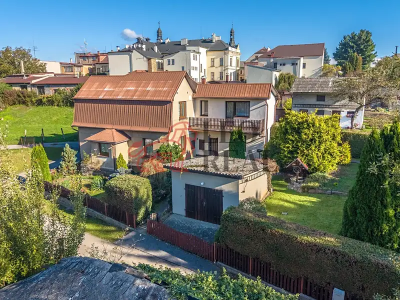 Prodej rodinného domu 250 m², pozemek 496 m², Rovensko pod Troskami – náhled fotky 1