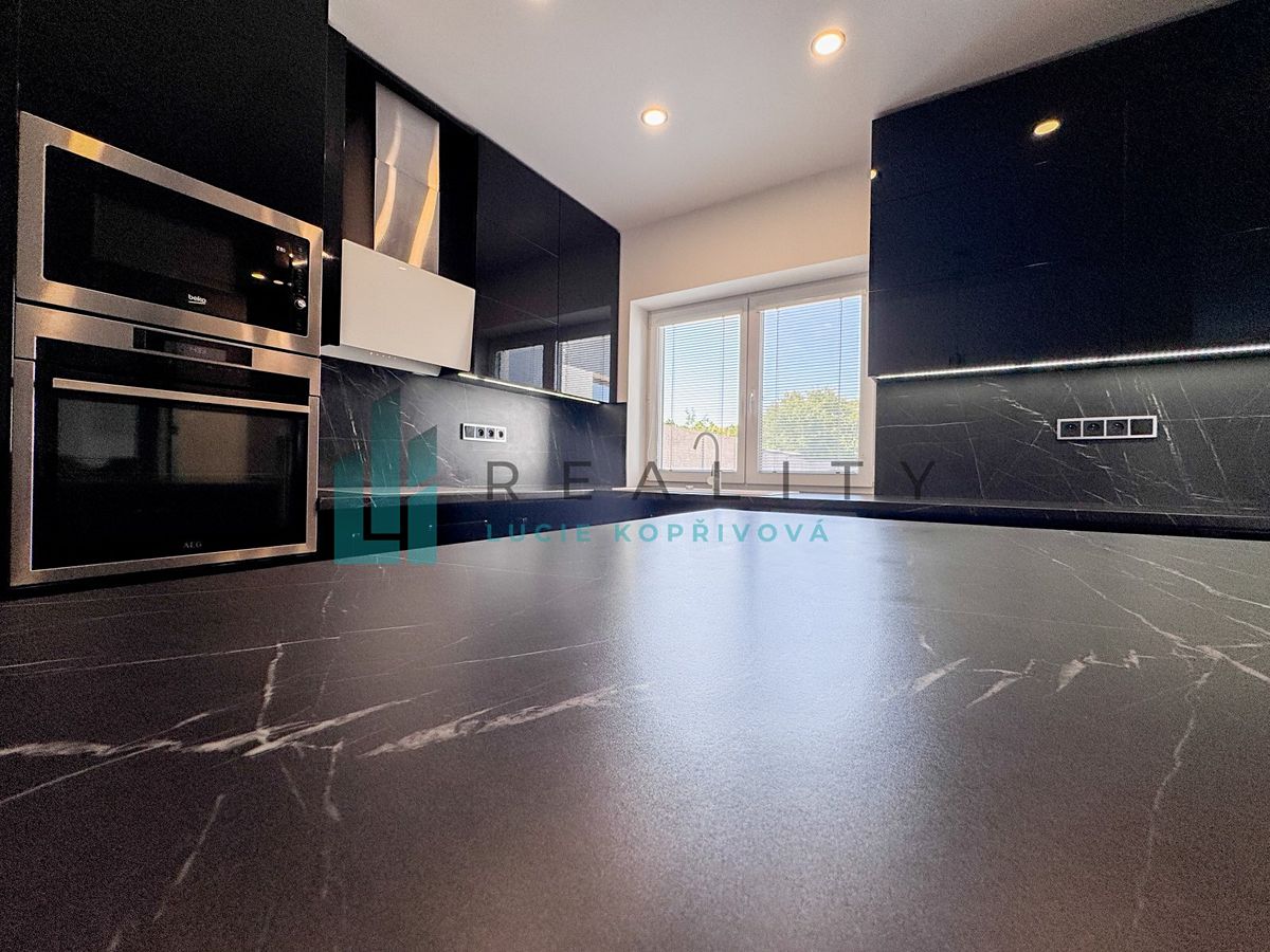 Prodej rodinného domu 106 m², pozemek 729 m² – fotografie 4