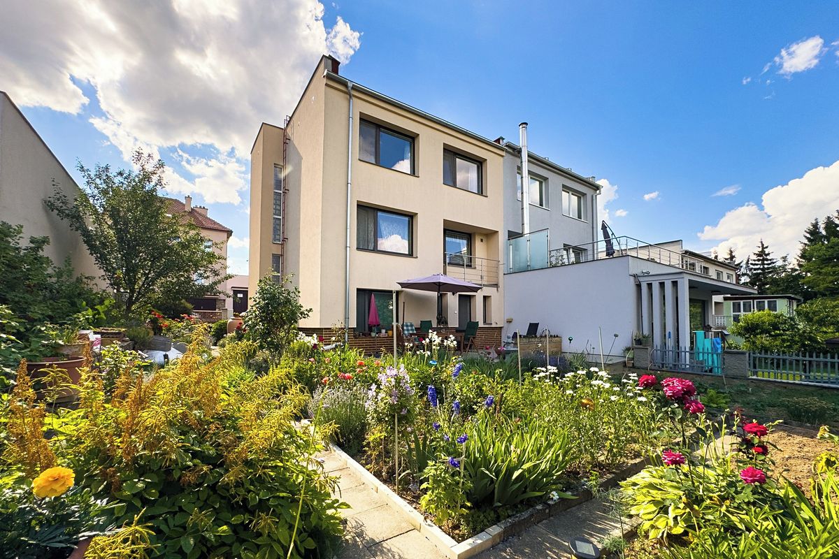 Prodej rodinného domu 245 m², pozemek 390 m²