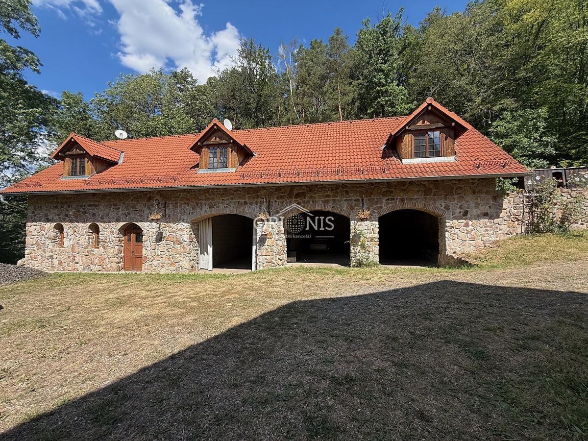 Prodej rodinného domu 600 m², pozemek 83559 m² – fotografie 2