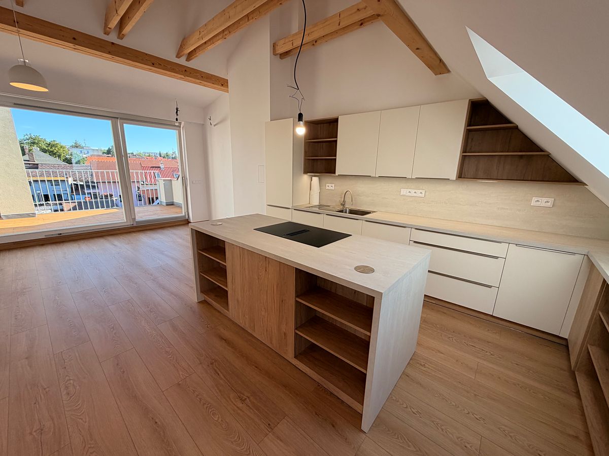 Pronájem bytu 3+kk 85 m²