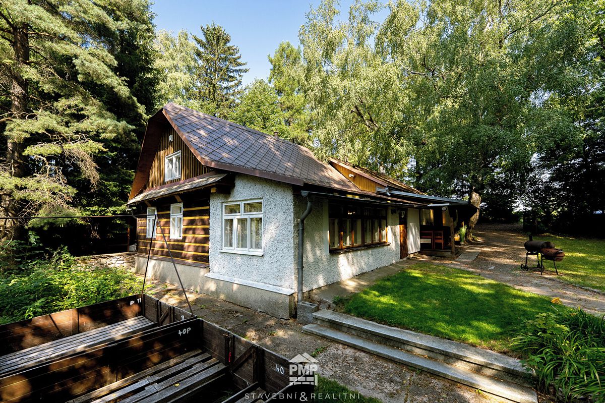 Prodej rodinného domu 257 m², pozemek 1893 m²