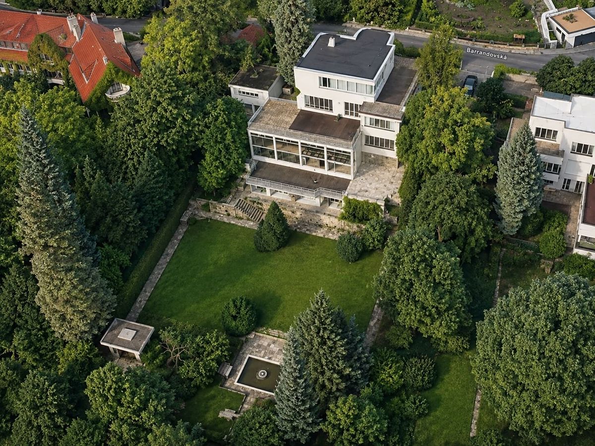 Pronájem vily 1200 m², pozemek 3532 m² – fotografie 2