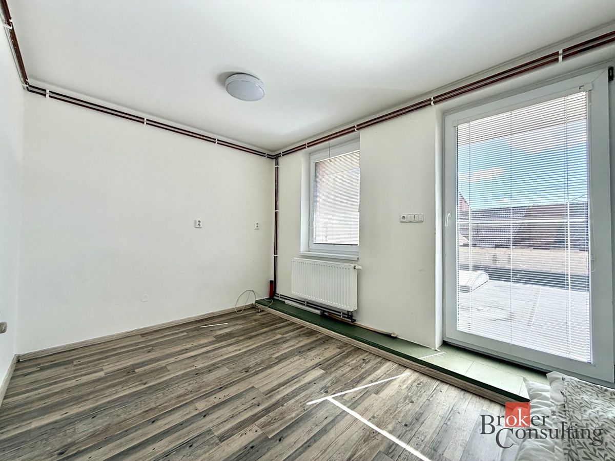 Prodej rodinného domu 260 m², pozemek 220 m² – fotografie 4