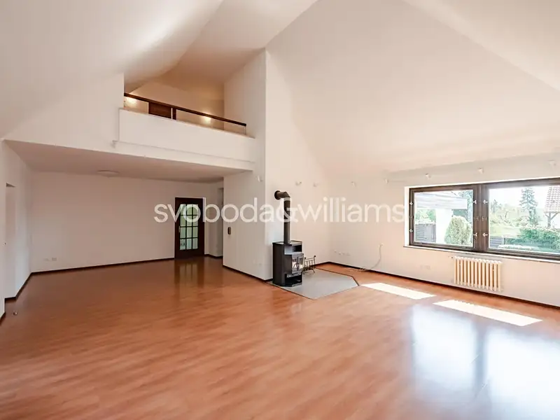 Pronájem rodinného domu 417 m², pozemek 999 m², Praha – náhled fotky 2