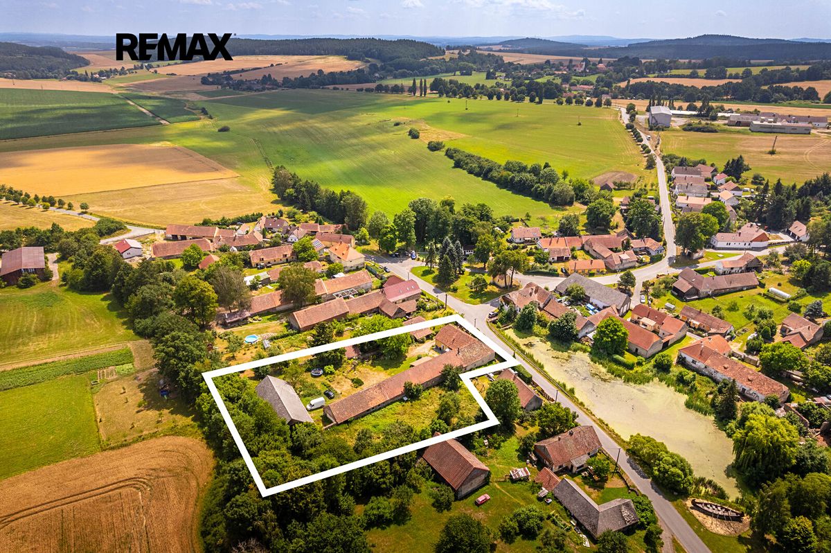 Prodej rodinného domu 250 m², pozemek 4545 m²