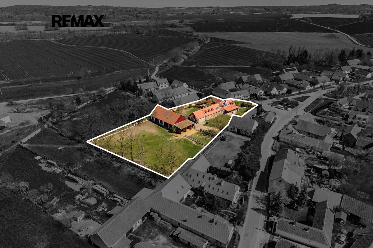 Prodej rodinného domu 372 m², pozemek 5995 m²