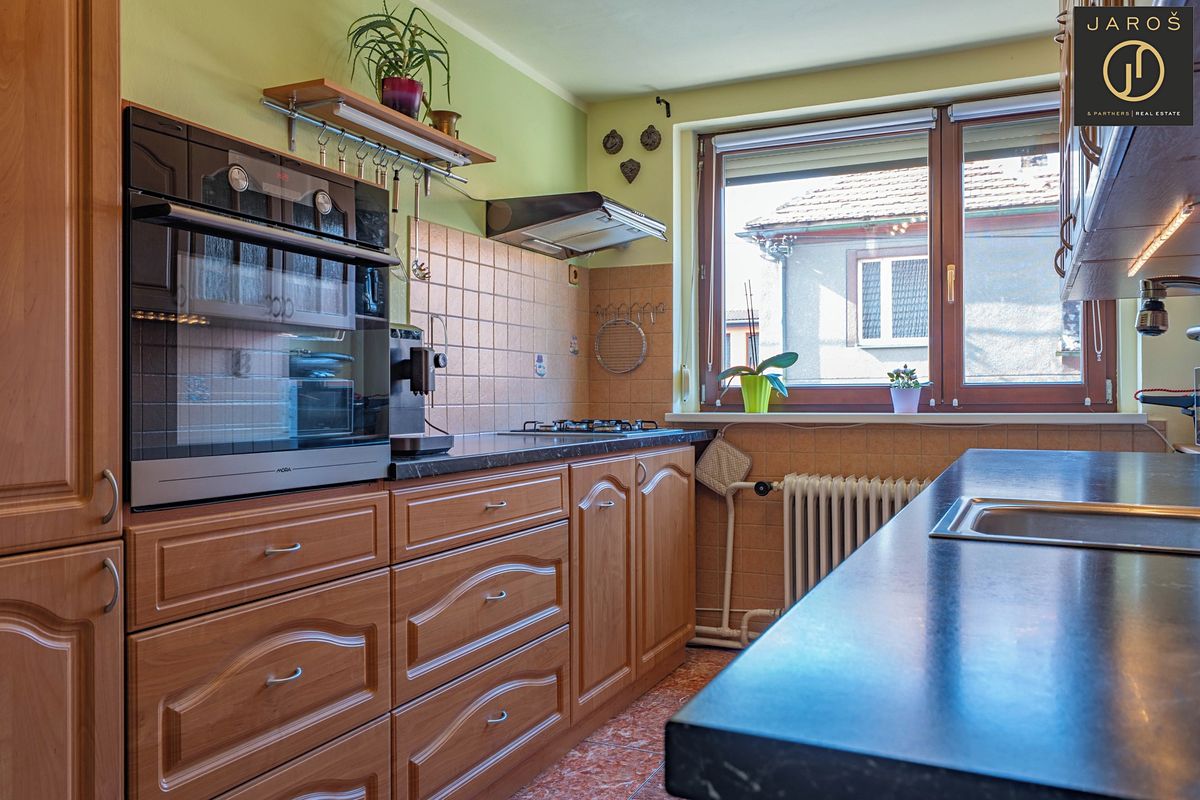 Prodej rodinného domu 216 m², pozemek 221 m² – fotografie 3