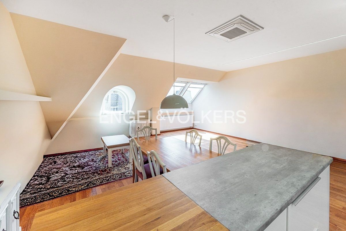 Pronájem bytu 4+kk 150 m² – fotografie 2
