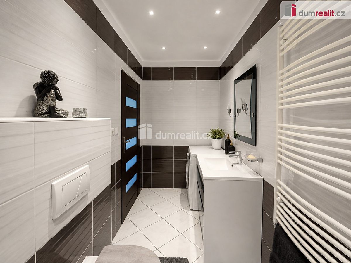 Prodej rodinného domu 195 m², pozemek 725 m² – fotografie 5