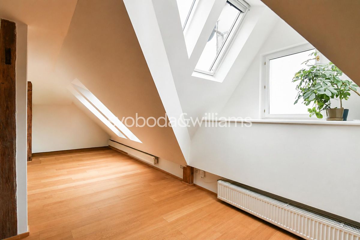 Pronájem bytu 4+kk 109 m²