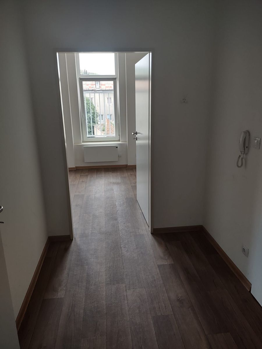 Pronájem bytu 1+kk 34 m² – fotografie 4