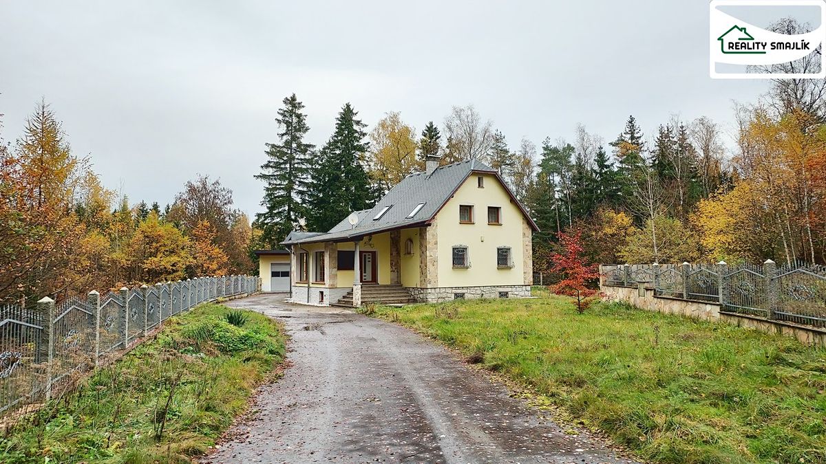 Prodej rodinného domu 500 m², pozemek 1839 m²