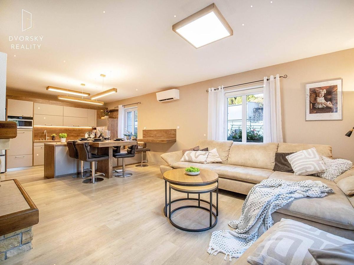 Prodej rodinného domu 236 m², pozemek 678 m²