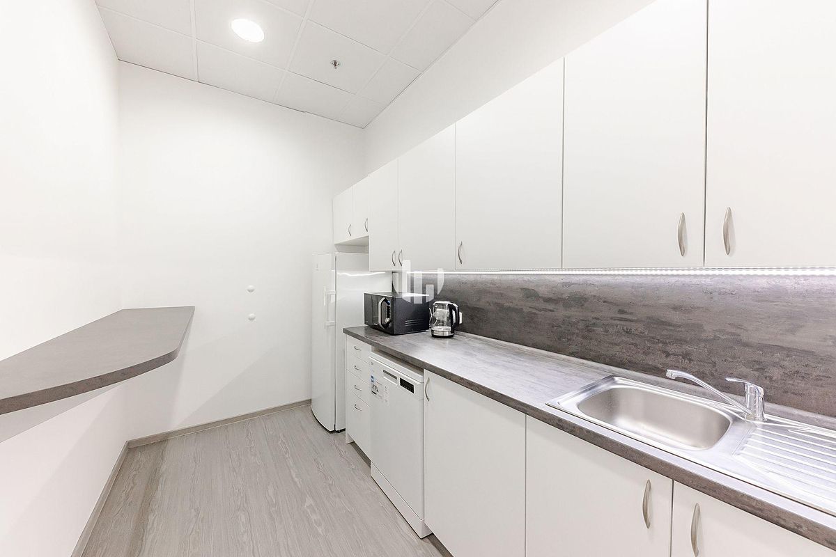 Pronájem kanceláře 334 m² – fotografie 5