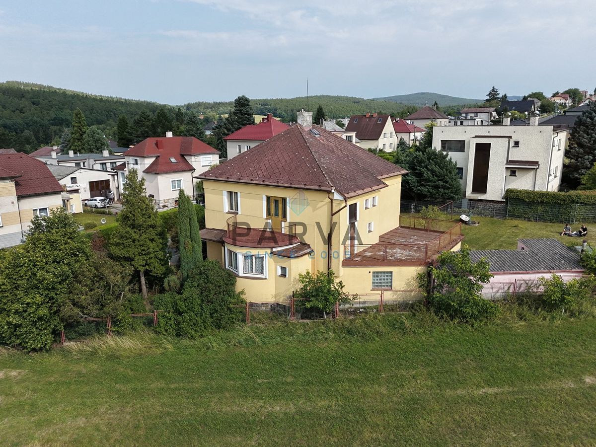 Prodej rodinného domu 212 m², pozemek 1083 m² – fotografie 2