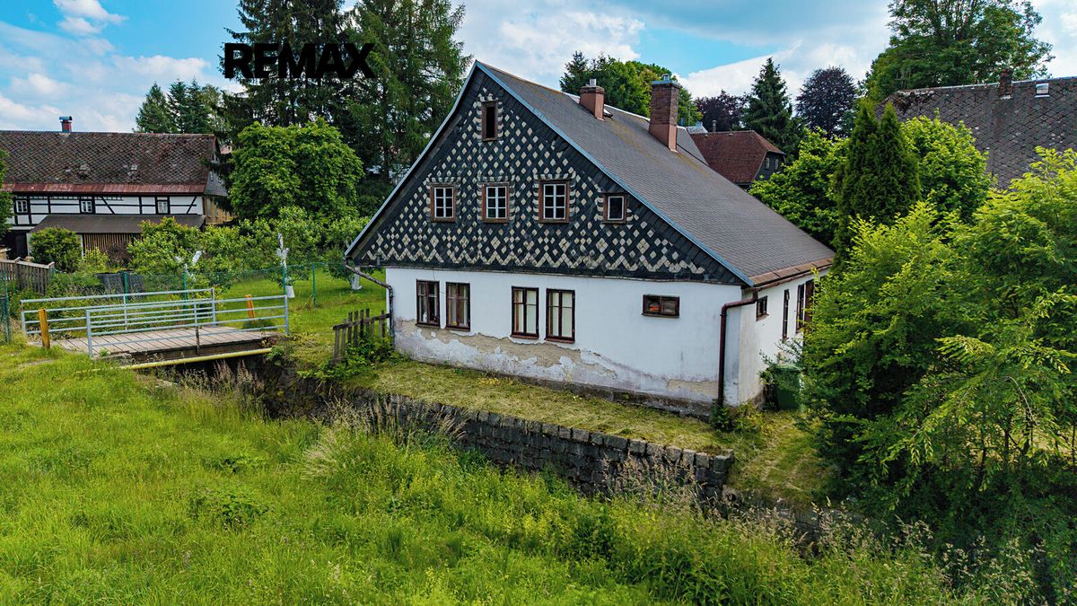 Prodej rodinného domu 193 m², pozemek 830 m² – fotografie 3