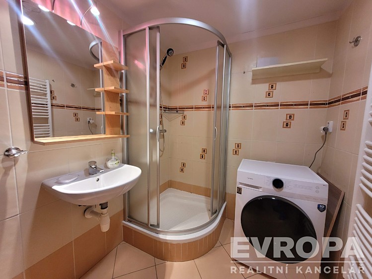 Квартира 2+kk в оренду, 73 м² (12 з 16)