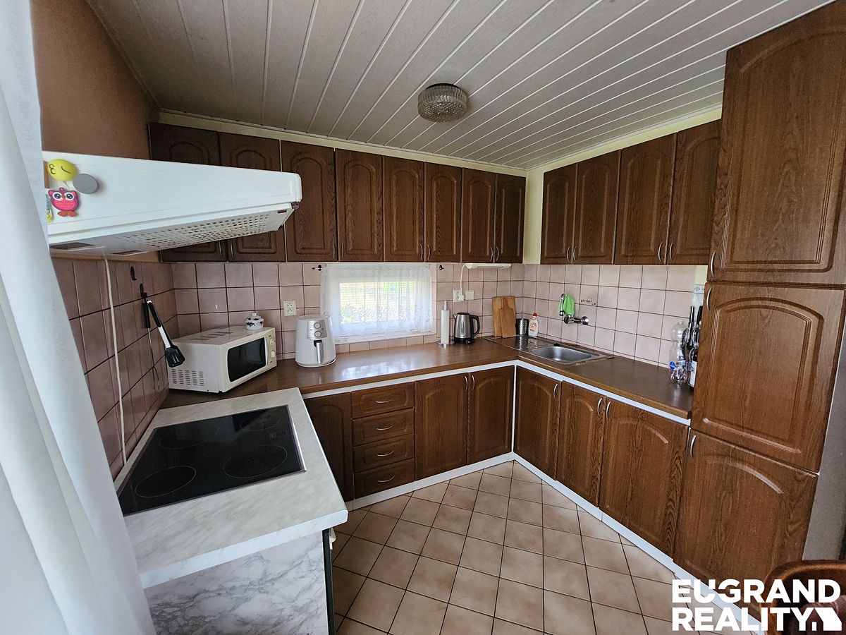 Prodej rodinného domu 180 m², pozemek 1066 m² – fotografie 3